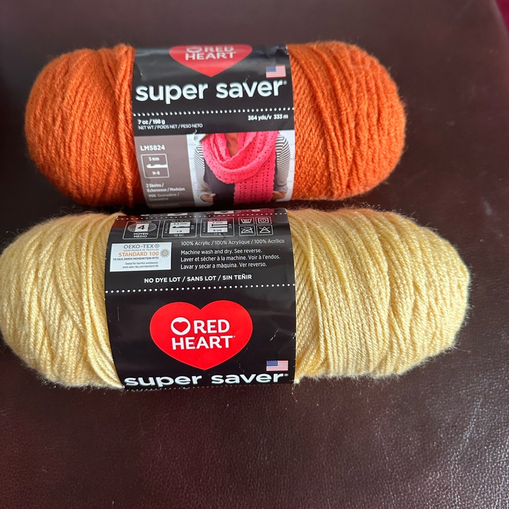 2 Skeins of RED HEART SUPER SAVER Yarn 7oz. 4 Medium. 1 CARROT & 1 CORNMEAL. NWT